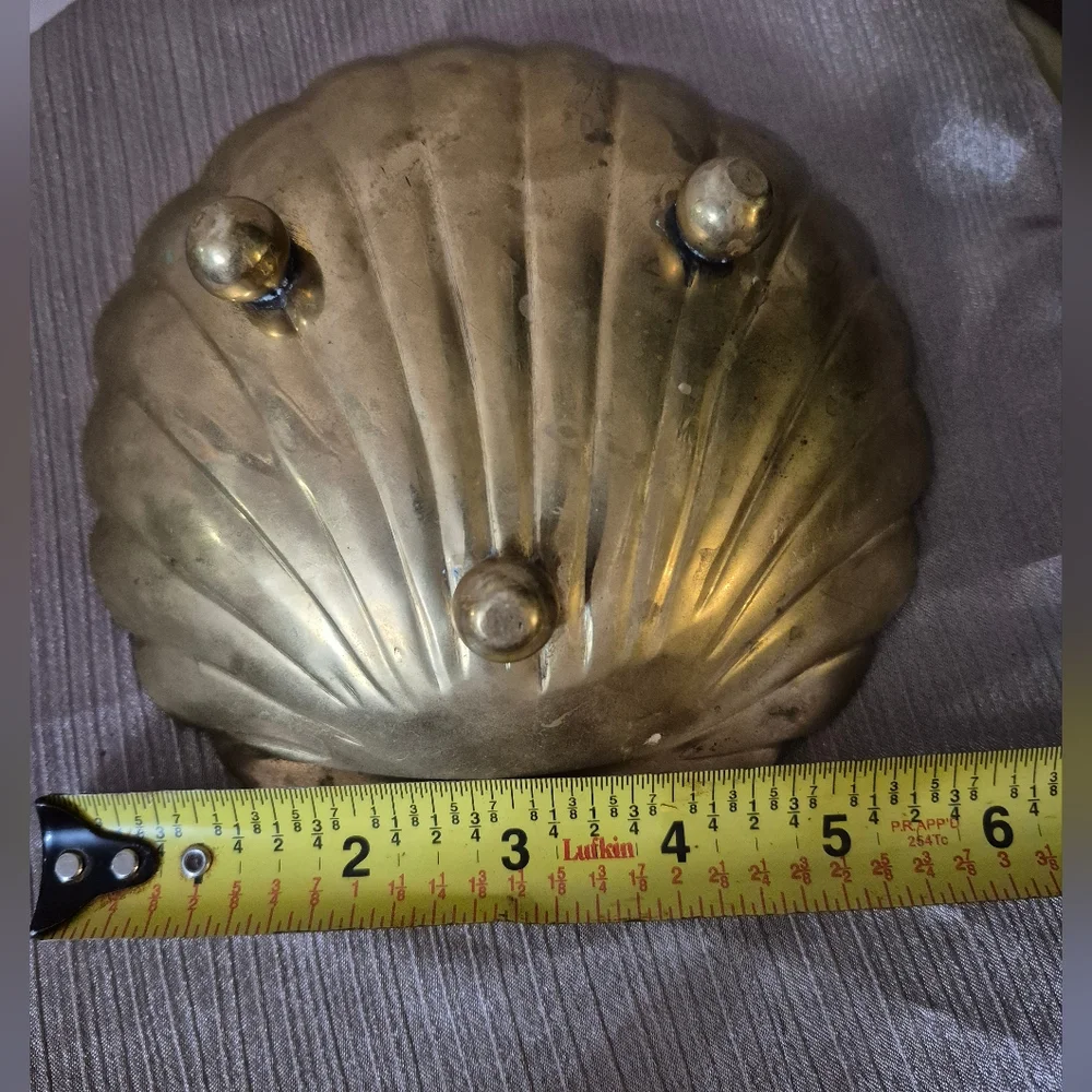 Vintage brass clamshell - Picture 3 of 8